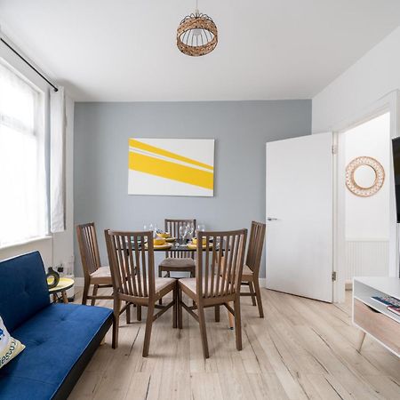 Modern 2 Bed East London Home By Rebby Properties Sleeps 5 Near Canning Town Station Kültér fotó